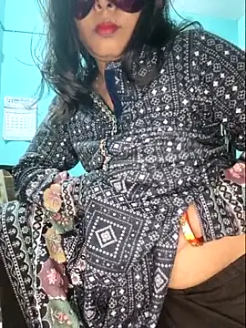 Hot purva online show from November 18, 2025, 3:32 am