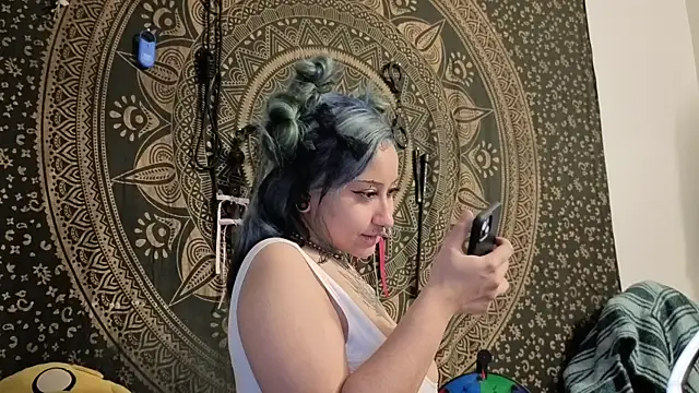 Snapshot of deluxxxeblu chatting on December 14, 2025, 4:51 am deluxxxeblu online show from December 14, 2025, 4:51 am