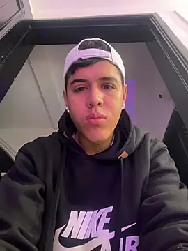 Snapshot of Angel_Khouri chatting on January 11, 2026, 4:08 am Angel Khouri online show from January 11, 2026, 4:08 am