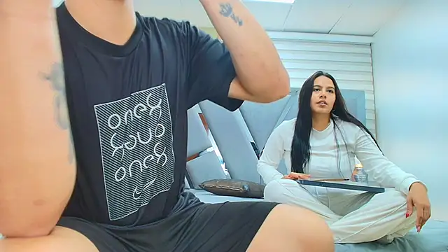 DAVID VICTORIAA online show from March 27, 2026, 1:12 pm