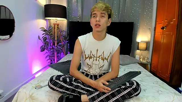 Snapshot of Brian-Ausslos chatting on February 17, 2025, 5:47 am Brian-Ausslos online show from February 17, 2025, 5:47 am