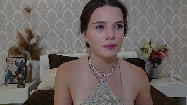 Nellie Medina online show from September 10, 2025, 9:25 pm