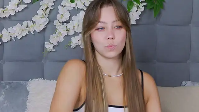 Snapshot of TheEmma chatting on November 30, 2025, 10:38 am TheEmma online show from November 30, 2025, 10:38 am