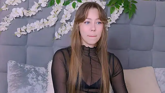 Snapshot of TheEmma chatting on November 20, 2025, 8:04 am TheEmma online show from November 20, 2025, 8:04 am