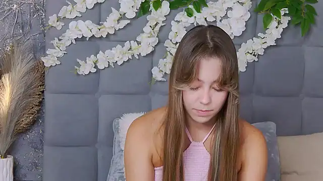 Snapshot of TheEmma chatting on December 1, 2025, 10:27 am TheEmma online show from December 1, 2025, 10:27 am