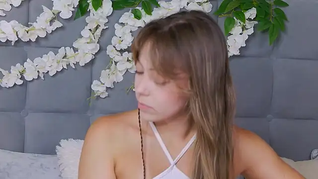 Snapshot of TheEmma chatting on November 28, 2025, 8:14 am TheEmma online show from November 28, 2025, 8:14 am