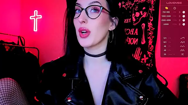 Snapshot of Miss_Alice__ chatting on October 5, 2025, 12:45 am Miss Alice   online show from October 5, 2025, 12:45 am