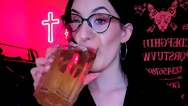 Snapshot of Miss_Alice__ chatting on November 20, 2025, 1:28 am Miss Alice online show from November 20, 2025, 1:28 am