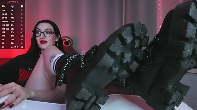 Snapshot of Miss_Alice__ chatting on January 13, 2025, 5:23 am Miss Alice   online show from January 13, 2025, 5:23 am