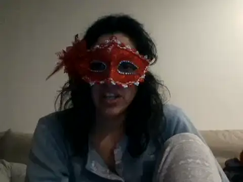 couple-tuga online show from February 12, 2025, 9:33 pm