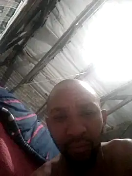 Snapshot of MKbesxxx chatting on February 5, 2025, 7:20 pm MKbesxxx online show from February 5, 2025, 7:20 pm