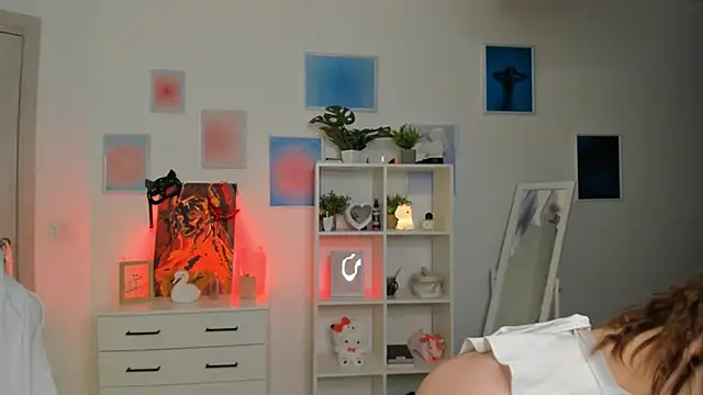 Snapshot of MiaVixxen chatting on October 25, 2025, 4:44 am MiaVixxen online show from October 25, 2025, 4:44 am