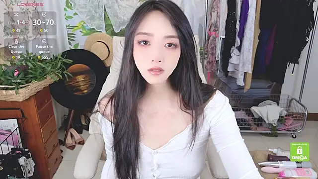 xiaotiantian-76 online show from May 17, 2026, 10:59 am