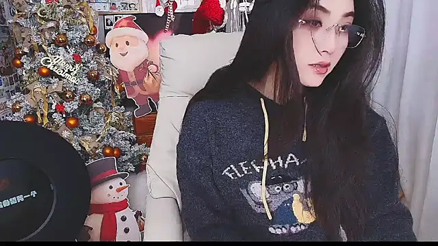 xiaotiantian-76 online show from December 19, 2025, 2:26 am