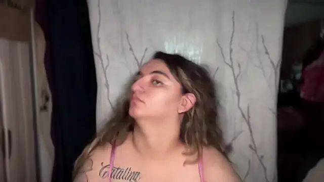 mamifresita online show from November 22, 2025, 12:10 am