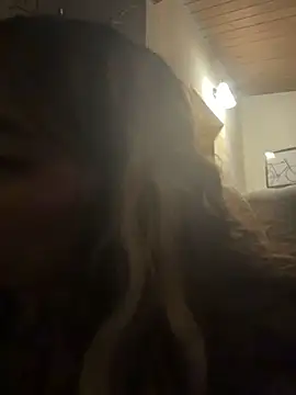 mamifresita online show from April 7, 2026, 10:06 am