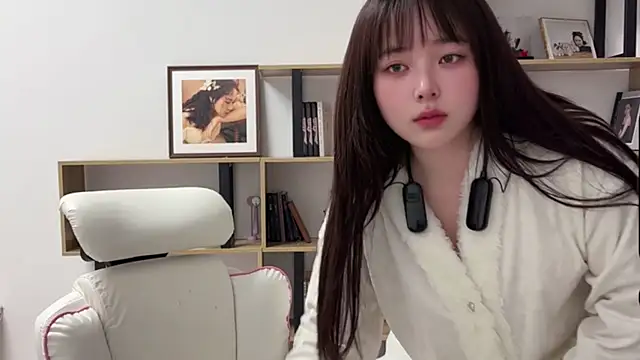 Chenjing0 online show from March 16, 2026, 12:09 pm