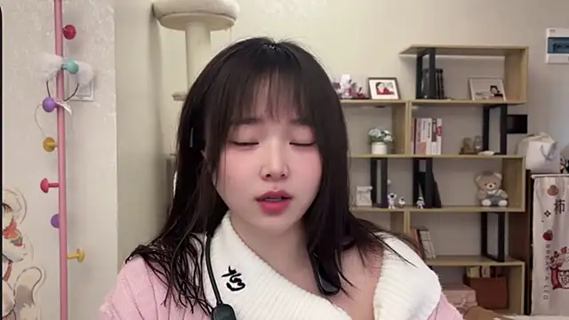 Chenjing0 online show from November 30, 2025, 4:13 am