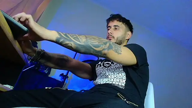 Snapshot of XanderCage99 chatting on November 11, 2025, 1:06 pm XanderCage99 online show from November 11, 2025, 1:06 pm