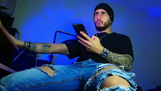 Snapshot of XanderCage99 chatting on April 2, 2026, 7:42 pm XanderCage99 online show from April 2, 2026, 7:42 pm