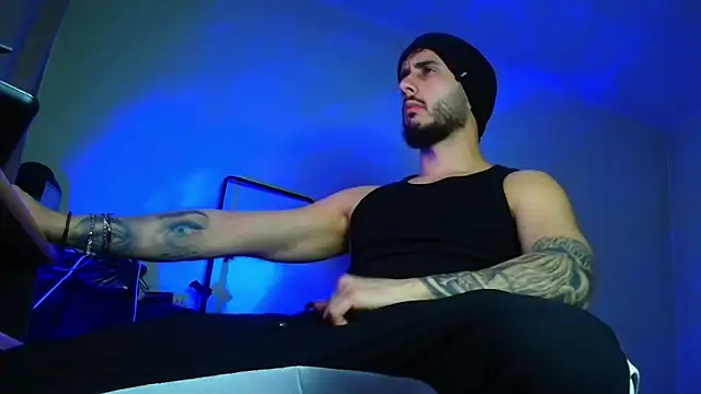 Snapshot of XanderCage99 chatting on April 1, 2026, 12:13 am XanderCage99 online show from April 1, 2026, 12:13 am