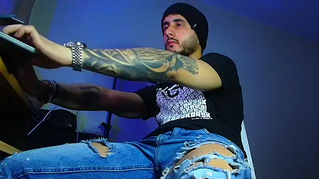 Snapshot of XanderCage99 chatting on March 27, 2026, 10:43 pm XanderCage99 online show from March 27, 2026, 10:43 pm