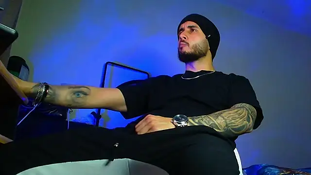 Snapshot of XanderCage99 chatting on March 31, 2026, 12:34 am XanderCage99 online show from March 31, 2026, 12:34 am