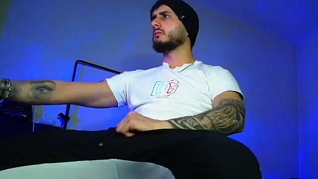 Snapshot of XanderCage99 chatting on March 25, 2026, 10:41 pm XanderCage99 online show from March 25, 2026, 10:41 pm