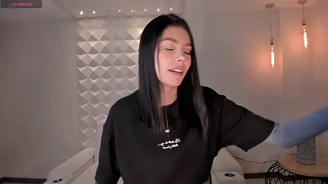 NiaSalvatore online show from February 1, 2026, 5:22 pm