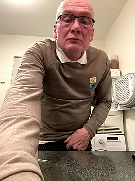 Snapshot of Parleg2 chatting on January 18, 2026, 3:48 pm Parleg2 online show from January 18, 2026, 3:48 pm