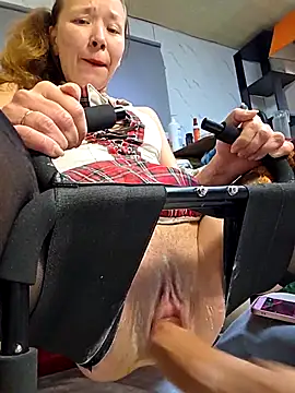 Snapshot of zasmin3 chatting on October 28, 2025, 12:00 am zasmin3 online show from October 28, 2025, 12:00 am