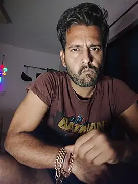 Snapshot of MAGNETICDADDY8 chatting on November 10, 2025, 11:32 pm MAGNETICDADDY8 online show from November 10, 2025, 11:32 pm