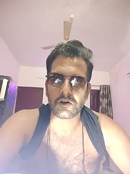 Snapshot of MAGNETICDADDY8 chatting on November 3, 2025, 8:12 pm MAGNETICDADDY8 online show from November 3, 2025, 8:12 pm