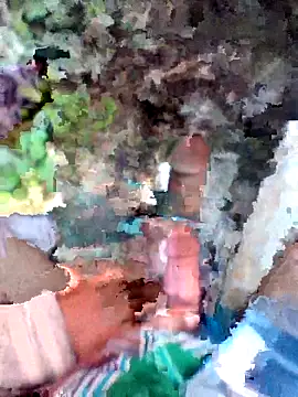 Snapshot of xLoveer chatting on February 4, 2026, 3:45 am xLoveer online show from February 4, 2026, 3:45 am