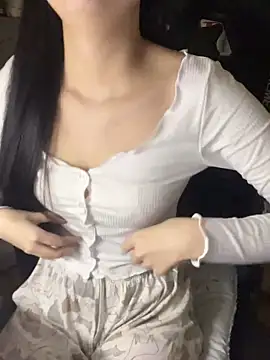 Snapshot of michikami18 chatting on January 14, 2025, 2:11 pm michikami18 online show from January 14, 2025, 2:11 pm