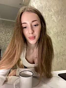 Evelyn Mooree online show from January 11, 2025, 3:42 pm