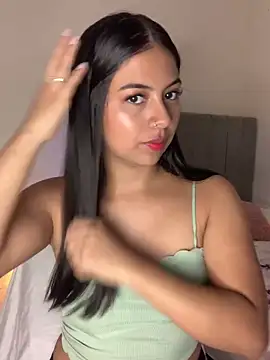 Snapshot of Julii- chatting on March 1, 2025, 5:05 pm Julii- online show from March 1, 2025, 5:05 pm