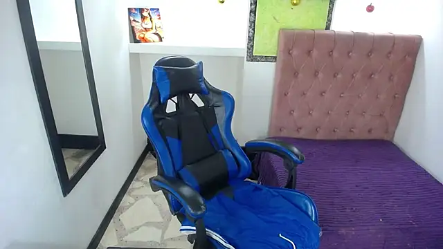 Snapshot of Anniee_x chatting on December 22, 2025, 1:22 pm Anniee x online show from December 22, 2025, 1:22 pm