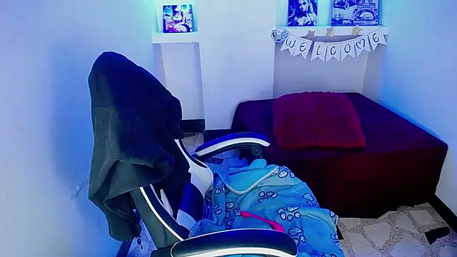 Snapshot of Anniee_x chatting on February 21, 2026, 11:12 am Anniee x online show from February 21, 2026, 11:12 am