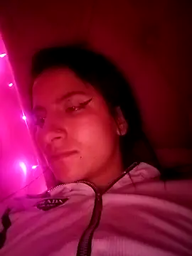 Snapshot of Anniee_x chatting on February 25, 2026, 4:01 am Anniee x online show from February 25, 2026, 4:01 am