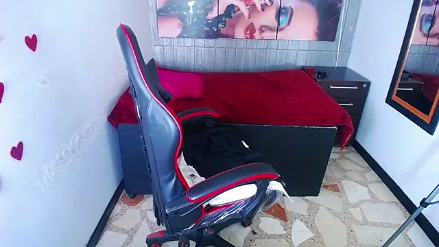 Snapshot of Anniee_x chatting on February 27, 2026, 1:00 pm Anniee x online show from February 27, 2026, 1:00 pm