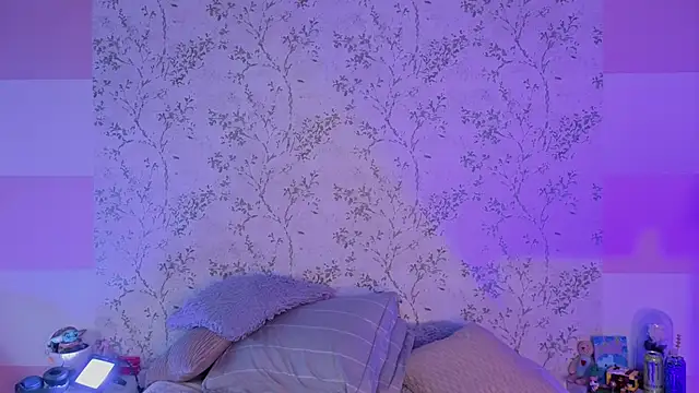 Charlotte  Miller online show from April 7, 2026, 11:45 am