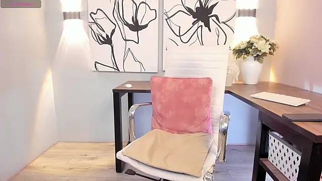 Snapshot of iriis_rosse chatting on March 6, 2025, 10:15 pm iriis rosse online show from March 6, 2025, 10:15 pm