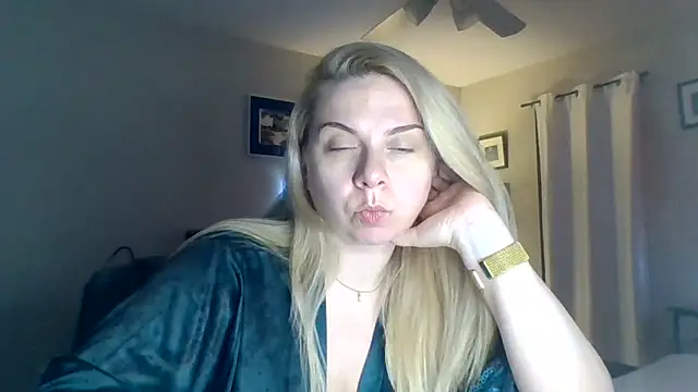 HappyIva online show from December 3, 2025, 11:14 pm