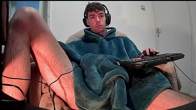 onesieboyx online show from January 3, 2025, 12:40 pm