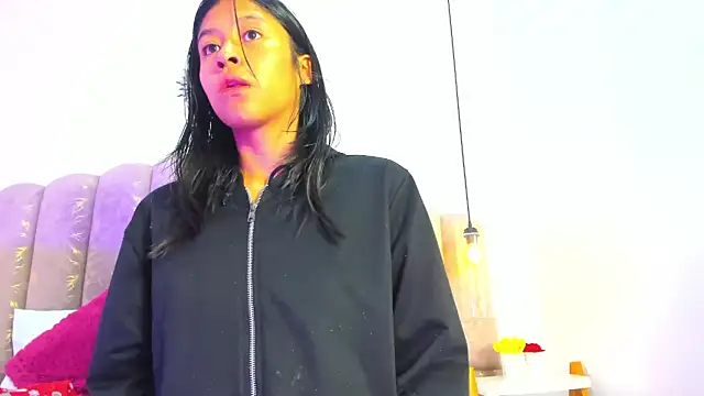 nayara macherano online show from December 2, 2025, 11:23 am