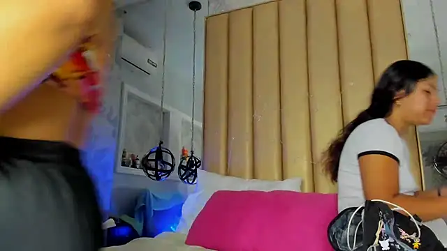 Snapshot of KonyBell chatting on December 19, 2025, 12:29 pm KonyBell online show from December 19, 2025, 12:29 pm