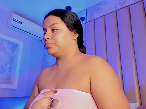 Snapshot of KonyBell chatting on October 20, 2025, 11:11 am KonyBell online show from October 20, 2025, 11:11 am