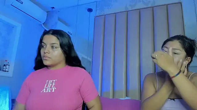 Snapshot of KonyBell chatting on November 28, 2025, 12:38 pm KonyBell online show from November 28, 2025, 12:38 pm