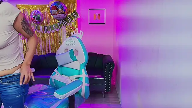 Snapshot of Arianna_sweeet chatting on December 14, 2025, 3:13 am Arianna sweeet online show from December 14, 2025, 3:13 am